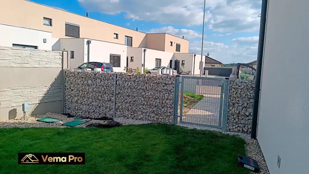 Montáž gabiónového plotu 2D Praktik Bratislava